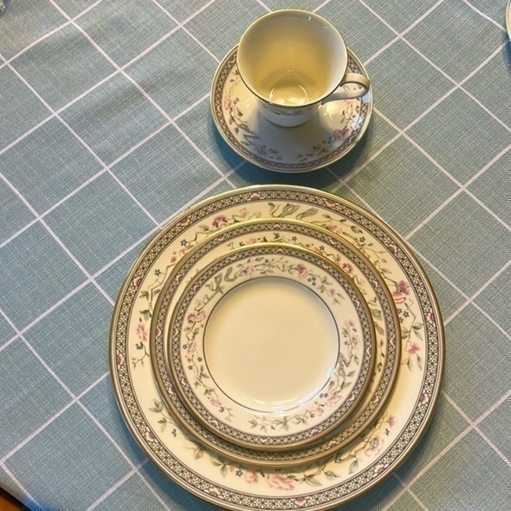 Minton Marquesa, Fine Bone China, Made In England, One Place Setting!